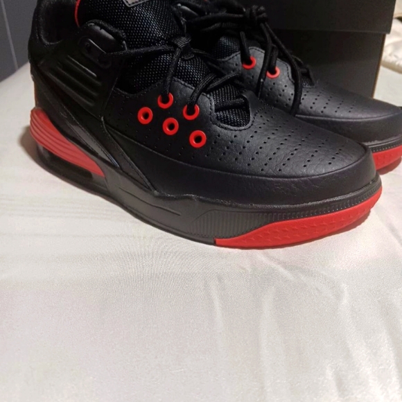 Nike Air Jordan Max Aura 5 - Picture 2 of 3